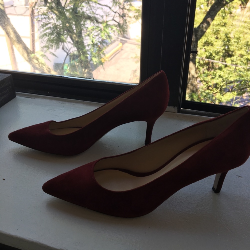 Barney’s New York Pointed Toe Women’s Suede Pumps